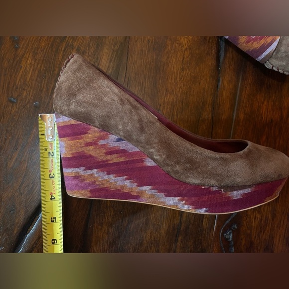 Reef Women's High Tropic Brown
Suede Round Toe Wedge Heels Size 9 - Picture 9 of 9